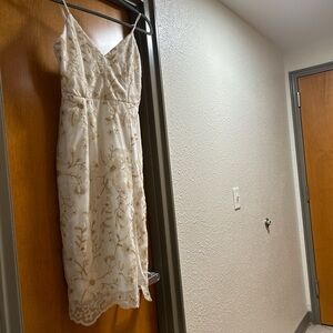 Lulus floral midi dress w/ slit embroidered women’s size XS